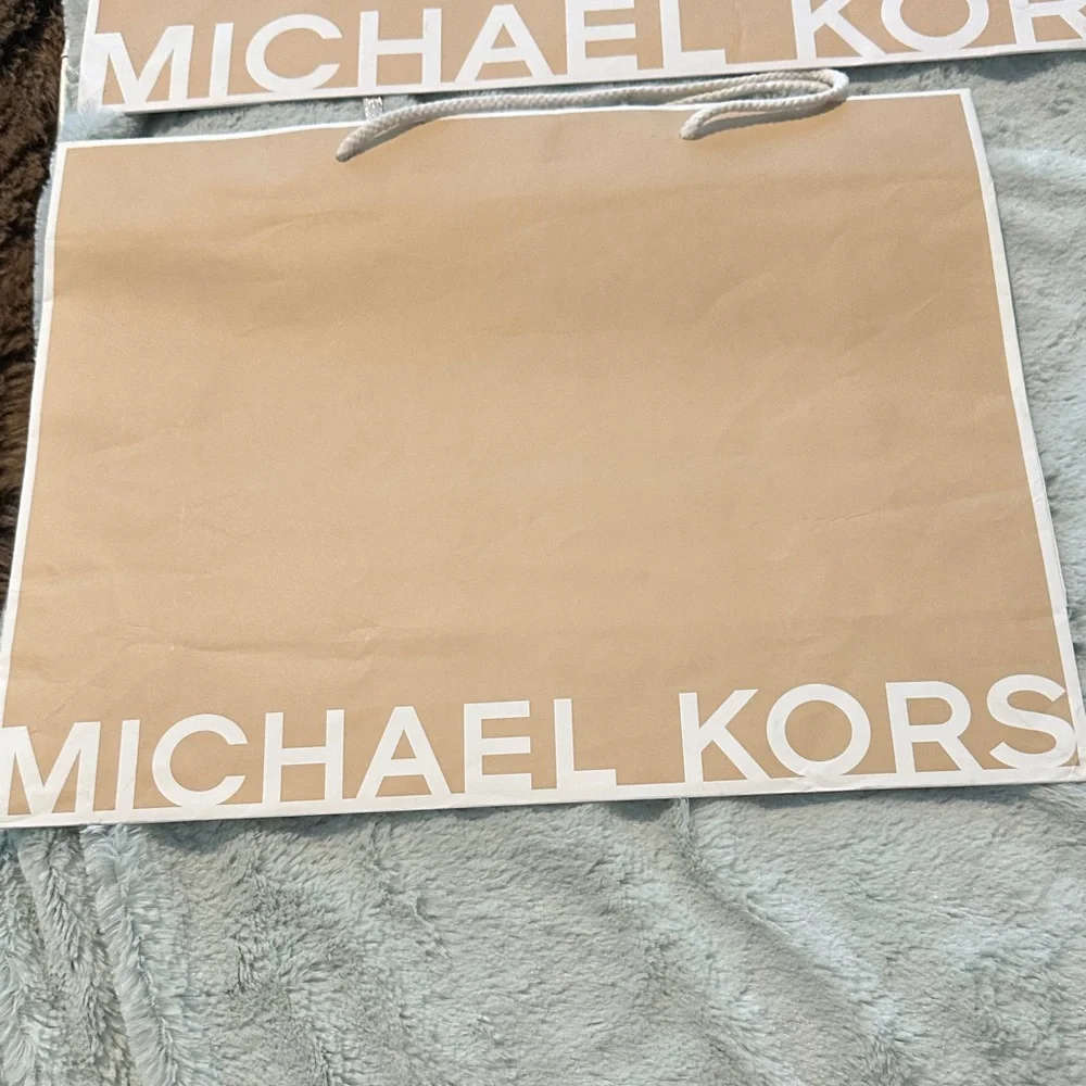 4 Michael Kors Beige & White Gift Bags Plus Box